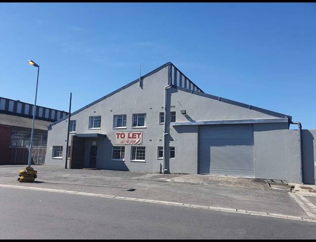 1,200M² FACTORY TO LET IN TRIANGLE FARM